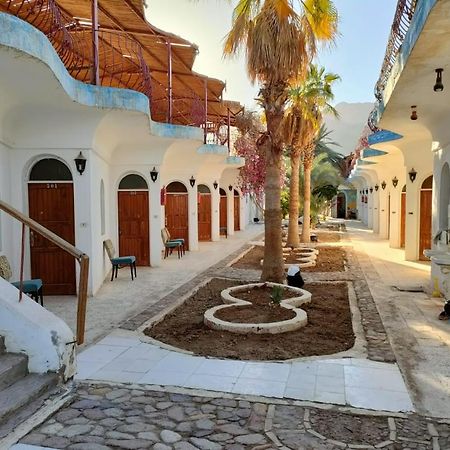 Sebaii Camp السباعى كامب شاطئ الترابين بجوار ويت بالس Ostello Nuweiba` Esterno foto