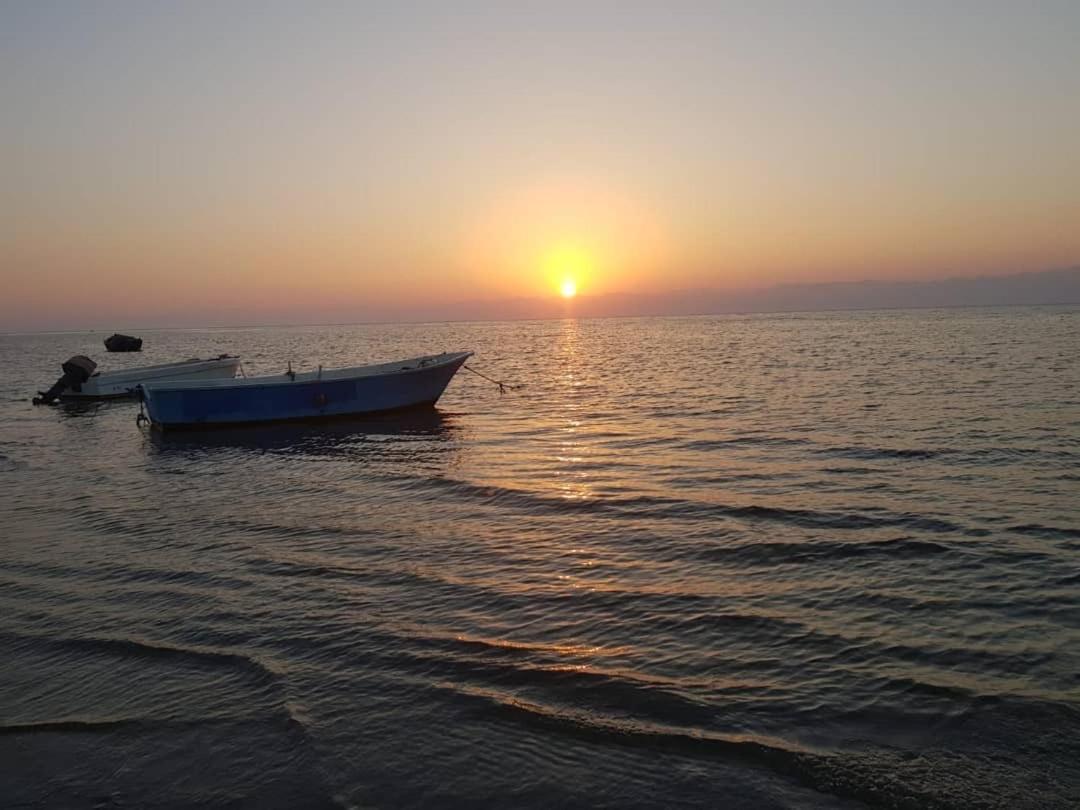 Sebaii Camp السباعى كامب شاطئ الترابين بجوار ويت بالس Ostello Nuweiba` Esterno foto
