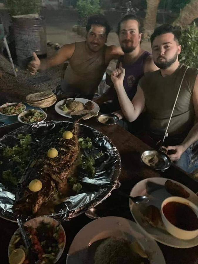 Sebaii Camp السباعى كامب شاطئ الترابين بجوار ويت بالس Ostello Nuweiba` Esterno foto
