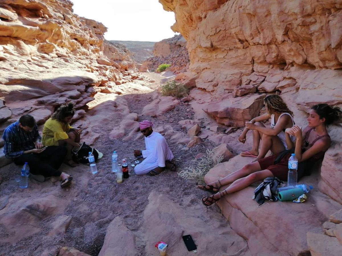Sebaii Camp السباعى كامب شاطئ الترابين بجوار ويت بالس Ostello Nuweiba` Esterno foto