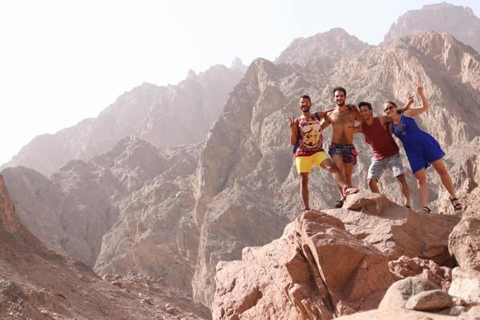 Sebaii Camp السباعى كامب شاطئ الترابين بجوار ويت بالس Ostello Nuweiba` Esterno foto