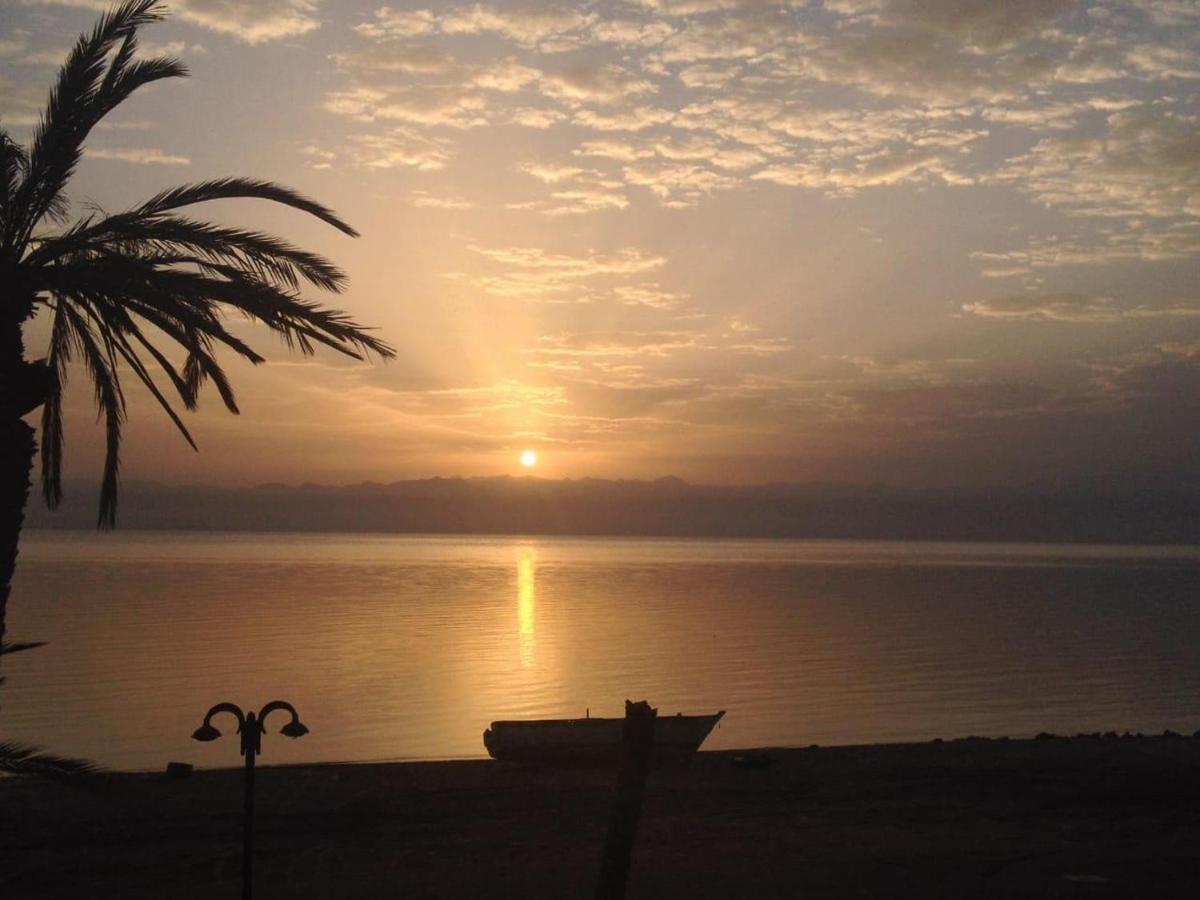 Sebaii Camp السباعى كامب شاطئ الترابين بجوار ويت بالس Ostello Nuweiba` Esterno foto