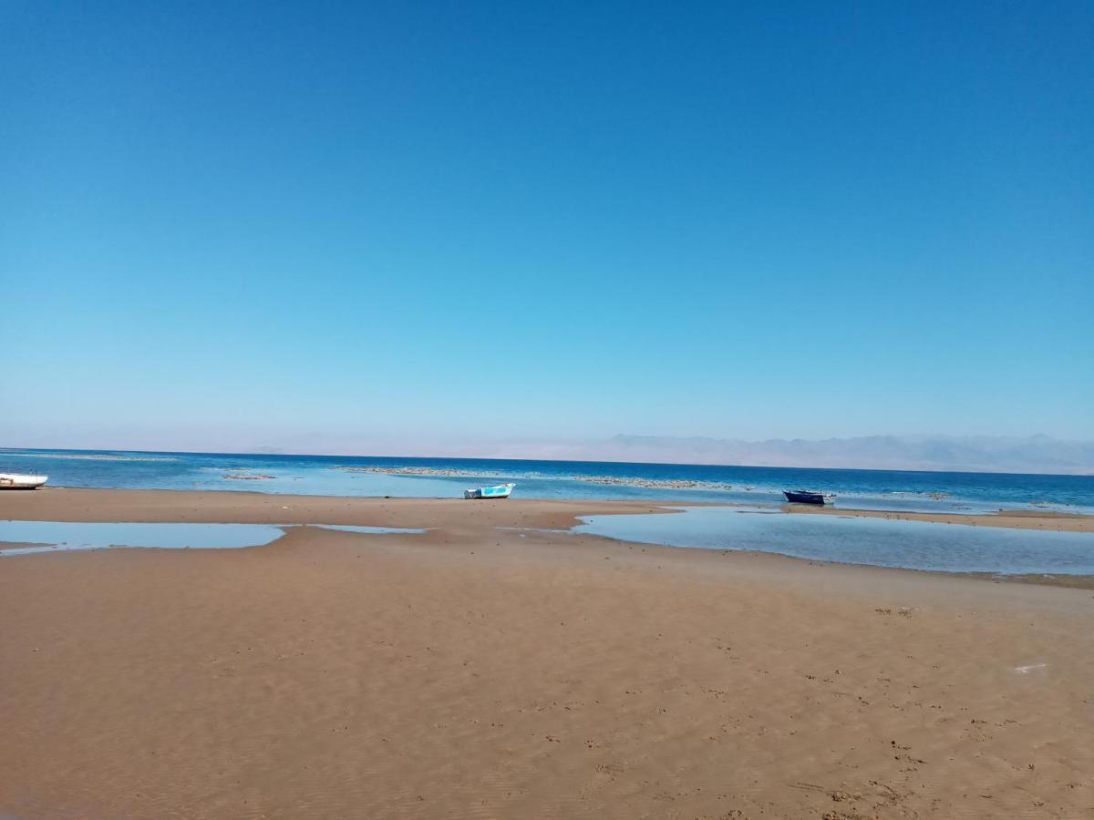Sebaii Camp السباعى كامب شاطئ الترابين بجوار ويت بالس Ostello Nuweiba` Esterno foto