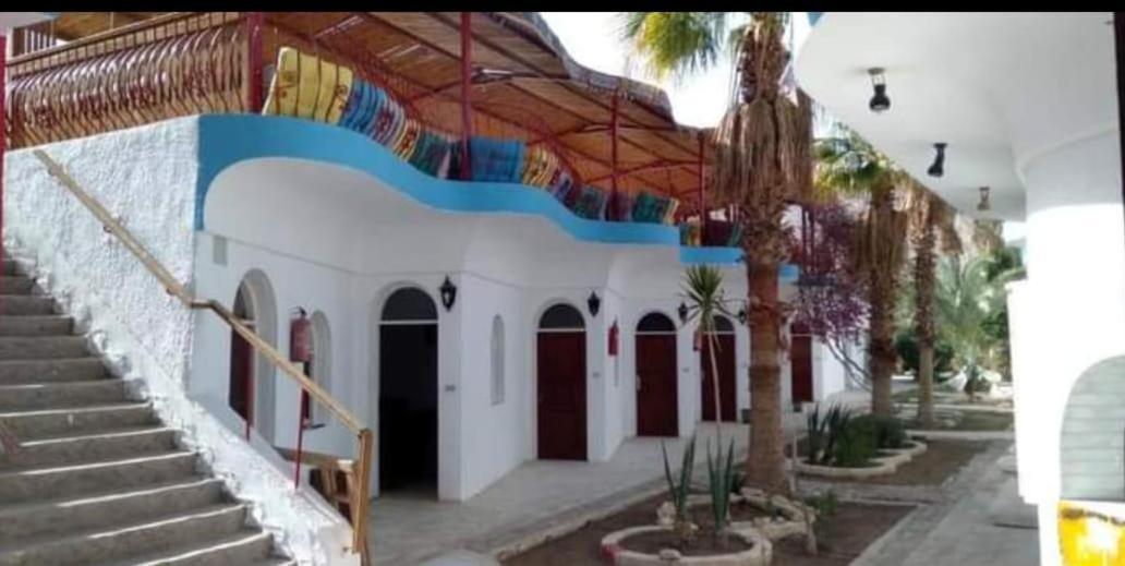 Sebaii Camp السباعى كامب شاطئ الترابين بجوار ويت بالس Ostello Nuweiba` Esterno foto