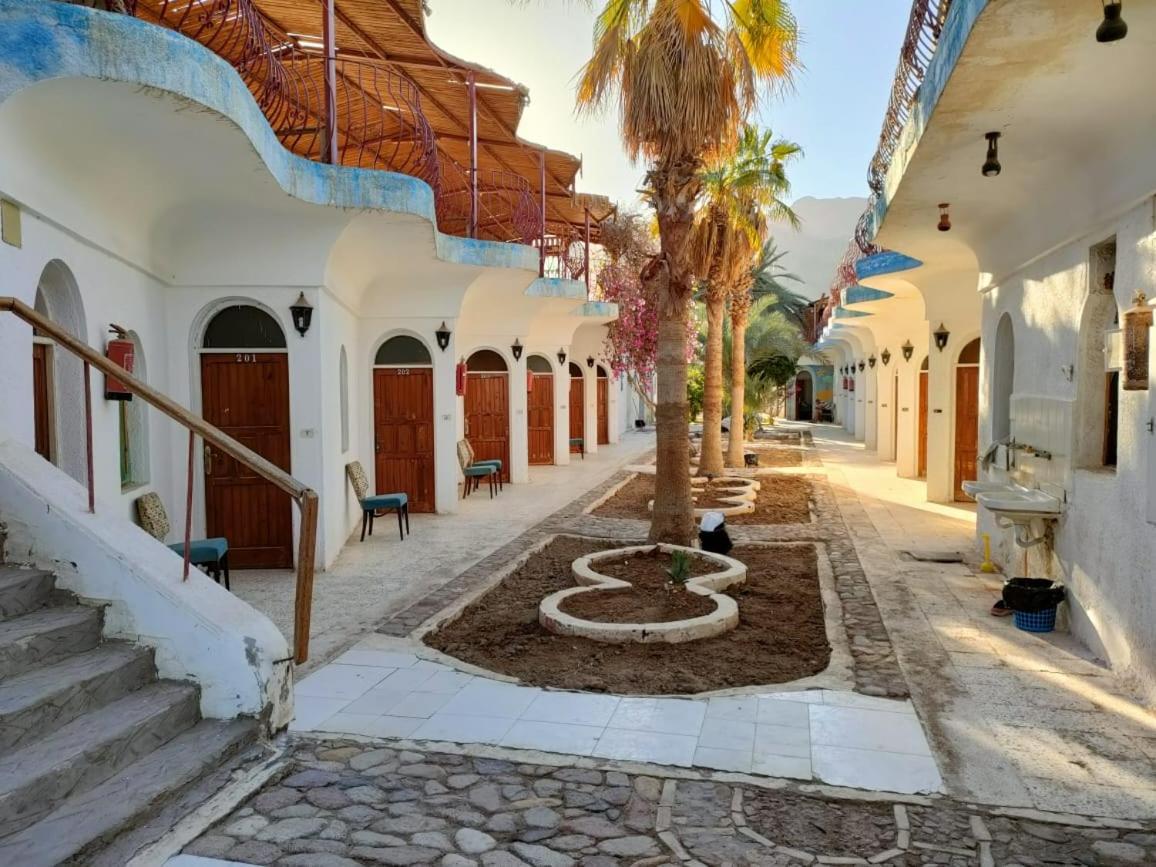 Sebaii Camp السباعى كامب شاطئ الترابين بجوار ويت بالس Ostello Nuweiba` Esterno foto