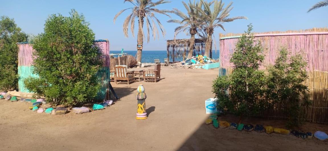 Sebaii Camp السباعى كامب شاطئ الترابين بجوار ويت بالس Ostello Nuweiba` Esterno foto